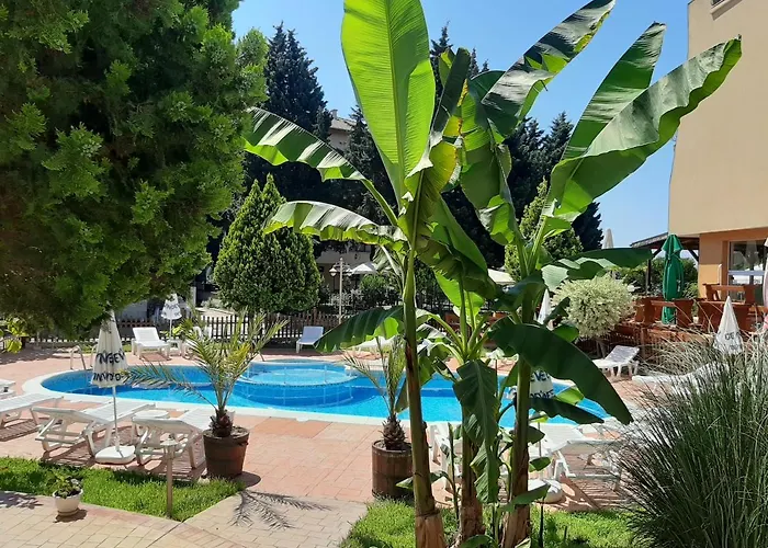 Отель Copacabana Равда